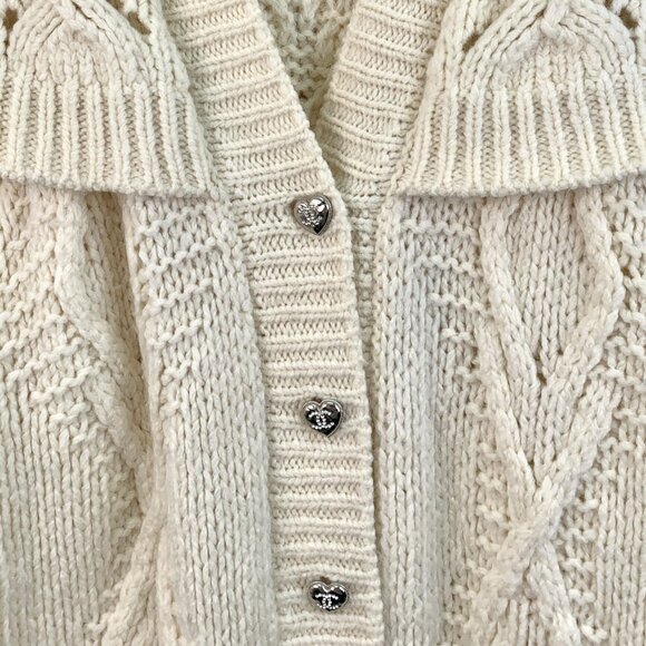 CW0338 Chanel Ivory Cable Knit Wool Cardigan With Heart CC Buttons & Collar - Picture 4 of 8